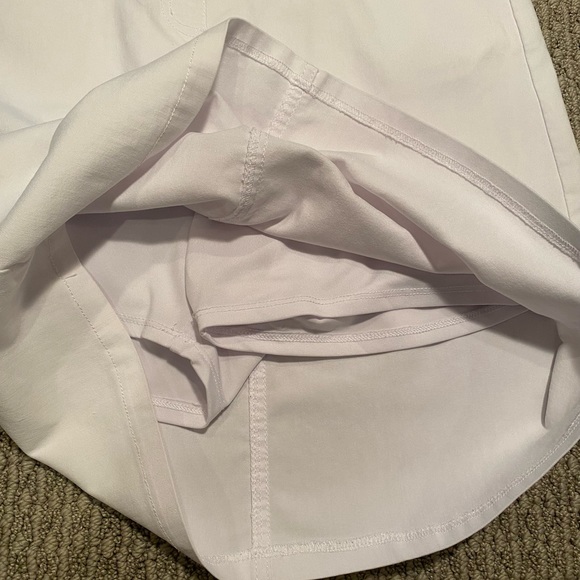 Slimsation 19” Skort in White - Picture 5 of 7